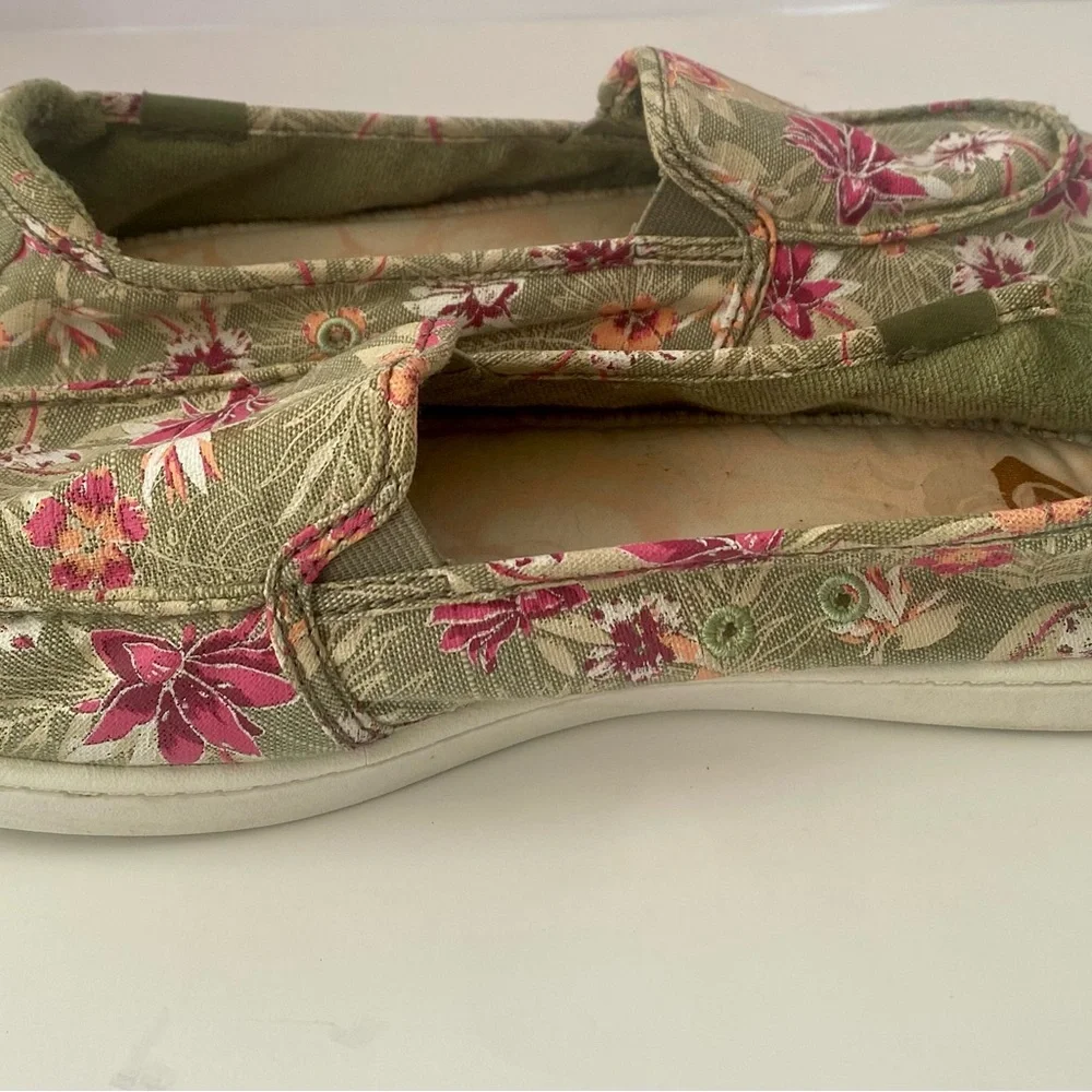 Roxy Floral Green and Pink Moccasins - Picture 5 of 7